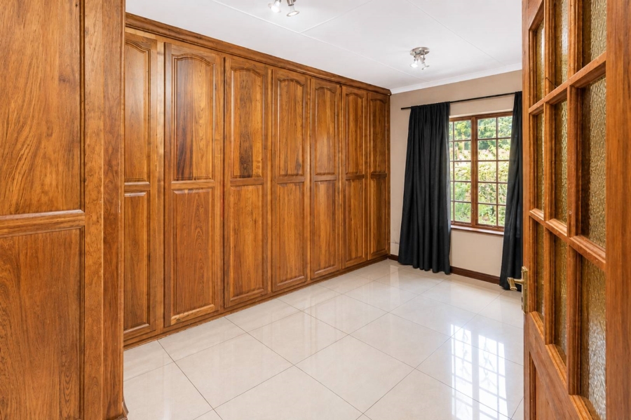 5 Bedroom Property for Sale in Schoemansville North West